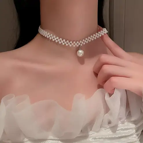 Elegant White Pearl Pendant Choker Necklace for Women
