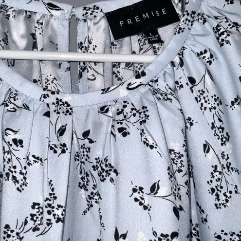 Premise Light Blue With Black Floral Print Short Sleeve Pullover Top L