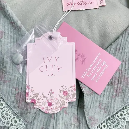 NWT Ivy City Co Hadley Blouse Pistachio Green Floral Lace Trim Collar Size XS