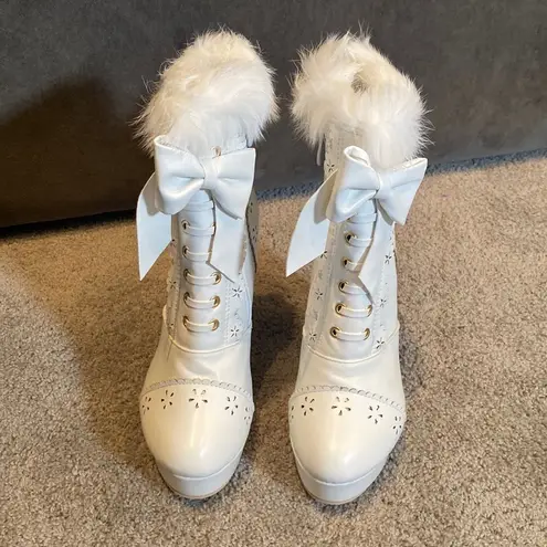 Women’s White Chunky High Heeled Boots Faux Fur Trim Size 39EU (8.5 US) NEW