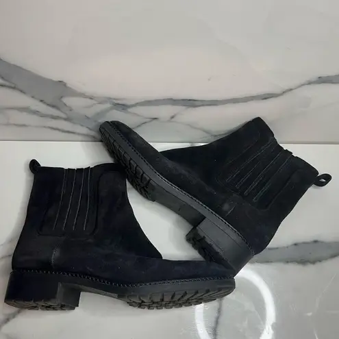 via spiga Women's Classic Black Suede Lug Sole Pull On Erisa Chelsea Boot Sz 8.5