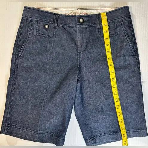 Dockers  Womens Blue Denim Bermuda Shorts Pockets Zip Up Size 4 Pre-owned