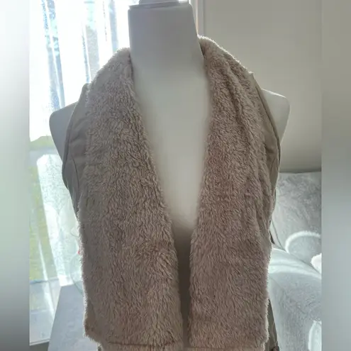 Carmi Women’s Fur Faux Vest Size Small Tan