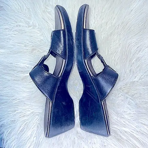 Clarks Clark’s black slide sandals with Velcro adjustment