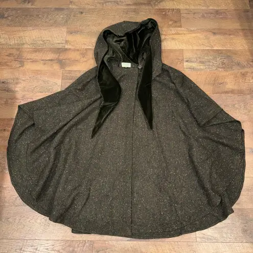 Hourihan by Jimmy Hourihan of Dublin Hooded Celtic Cape Made in Ireland Green Size undefined - Image 7