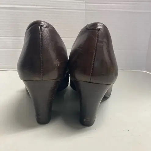 BORN Crown Women’s Block Heels Hand Crafted Brown Leather Studded Strap Size 8 Brown