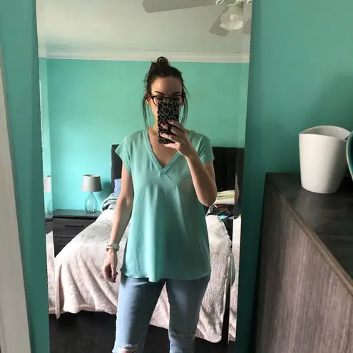 Alythea Mint Green Crepe Blouse | V-Neck & Cap Sleeves | Size Medium