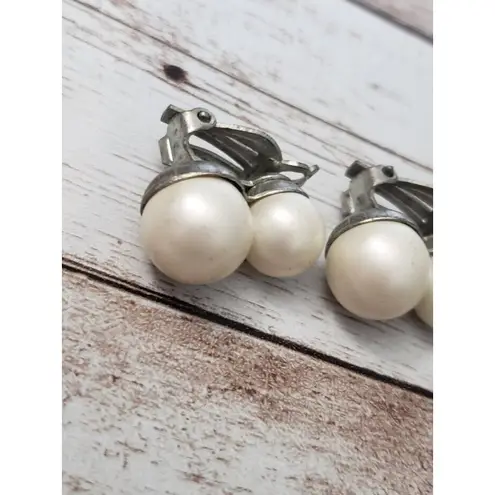 Vintage Clip On Earrings Two Faux Pearls / Faux Pearl Duo 7/8"