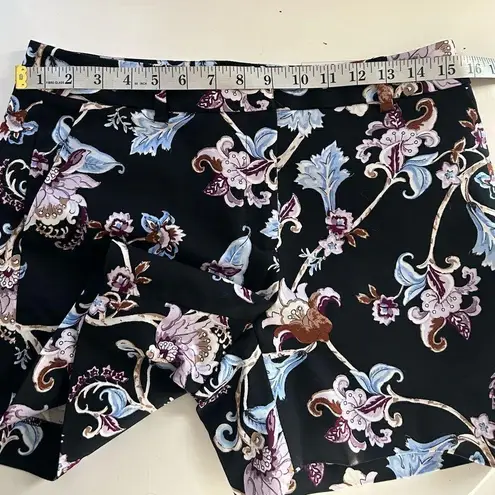 White House | Black Market NEW  Black Floral Printed Sin Short Size 4