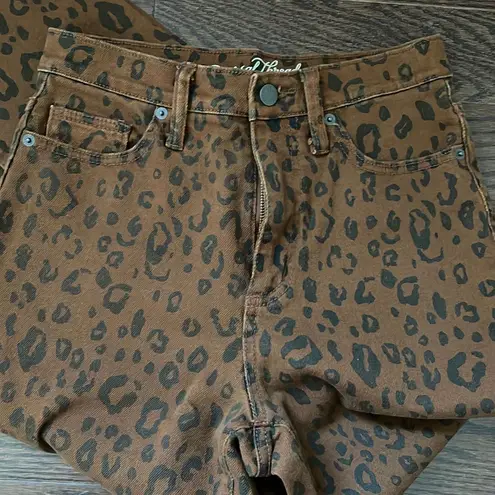 Universal Threads Universal Thread Denim Jeans. Cheetah Print. Vintage Straight. Size 00/24R