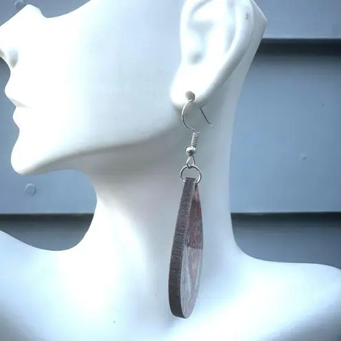 Design teardrop earrings