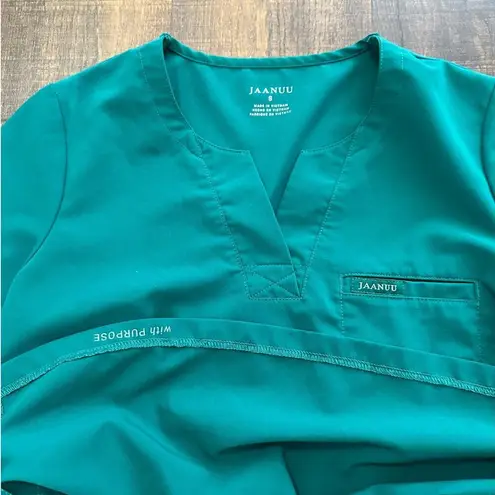 Jaanuu  1-Pocket Tuck-in Hunter Green Scrub Top Size Small