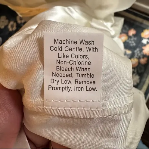 White Satin “Bride” Robe with Lace Trim Size undefined