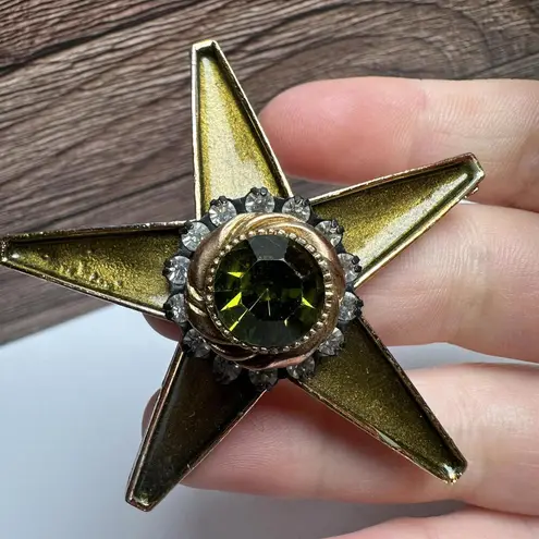 HAR Olive Green Star Rhinestone & Enamel Brooch Pin Vintage Signed Gold