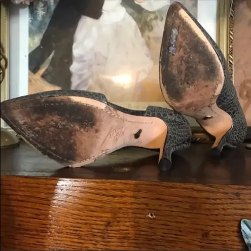 Alice + Olivia  "TAMARA" SILVER SNAKESKIN-EMBOSSED LEATHER HALF VAMP HEELS (37) - Image 13