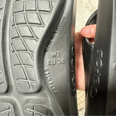 Oofos OOlala Sandal Flip Flops Thongs Lightweight Recovery Footwear in Black 7