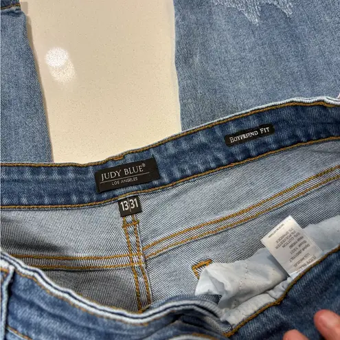 Judy Blue boyfriend fit distressed jeans size 13/31