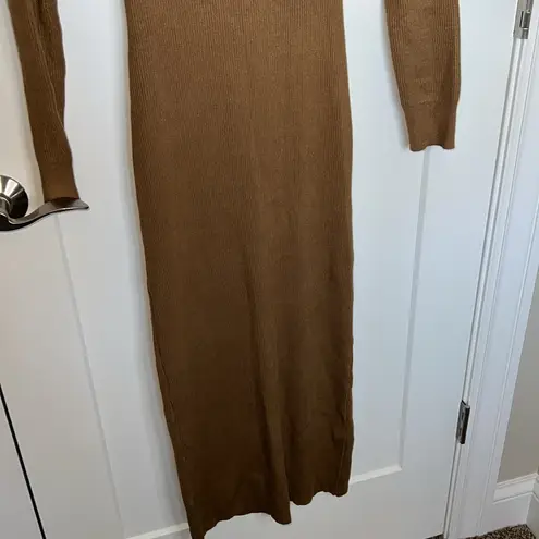 House of Harlow NWT  Long Sleeve Twist Front Midi