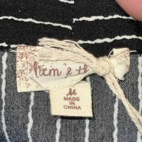 Hem & Thread  Black‎ White Striped Blouse Bow Neckline NWT Medium L4597