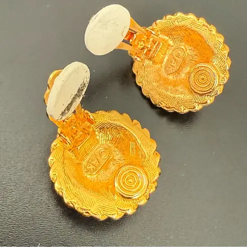 Anne Klein Vintage AK  Gold-tone Lion Head Clip On Earrings 10.1g.