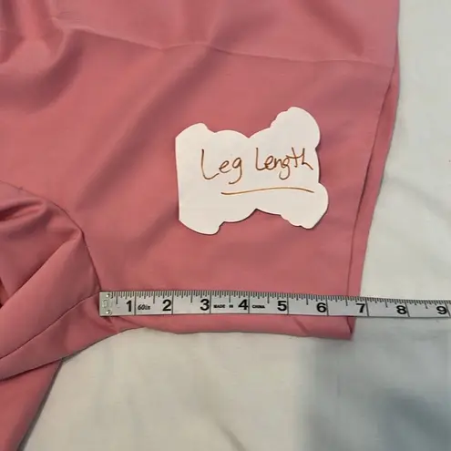 IZOD Womens size 14 pink pleated shorts side and back pockets belt loops EUC