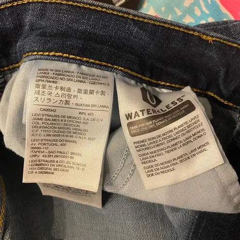 Levi's NWOT Levi 711 Skinny Jean
