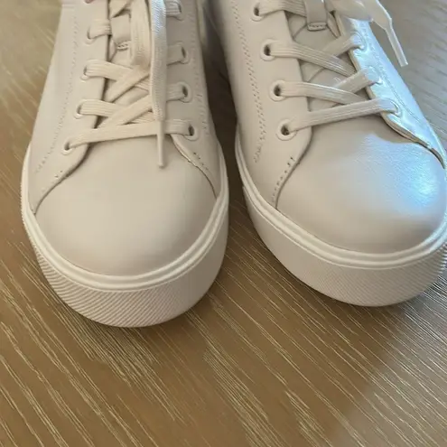 Naturalizer Morrison 2.0 White Lilac, Size 7.5, NWT Display pair tried on