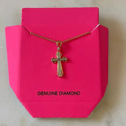 NWT Women’s Diamond Accent Cross Pendant Necklace Gold