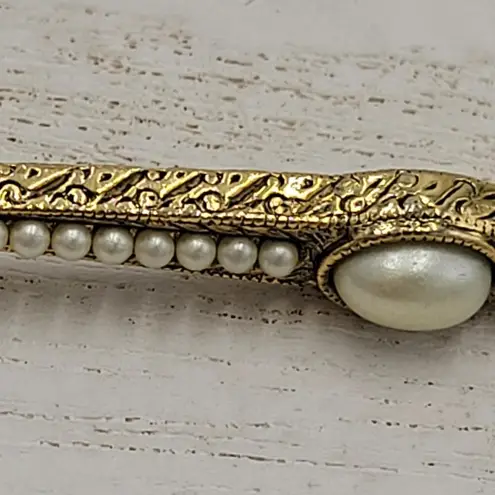 The Bar Vintage Faux Pearl Brooch Pin Gold Tone Victorian Revival Art Deco