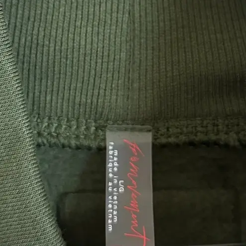 FREE PEOPLE Movement Victory Sweatshirt Seagrass/Neon Coral Combo Size Large NWT Green