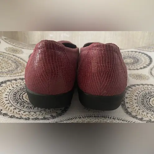 Clarks Collection Haydn Gloss Womens 8M Purple Leather Slip on Comfort Loafers Size 8