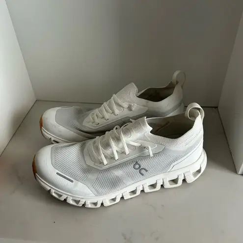 on cloud 6 Versa Sneakers