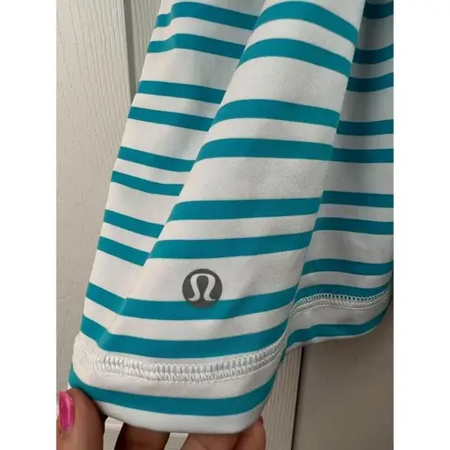 Lululemon  Athletic Workout Tank Blue White Striped Est Size 4 Built In Bra EUC