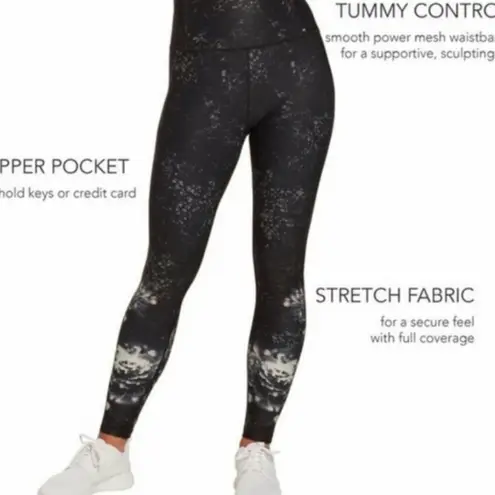 Calia Carrie Underwood Essential Printed
Leggings Floral Glow Size M Black Size M