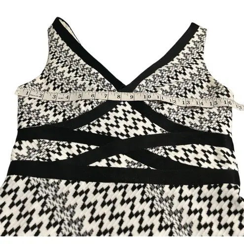 Kay Unger NEW YORK Women's Black Ivory Sleeveless Knit Dress Stretch Lined
6