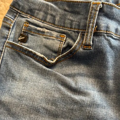 KanCan Medium Wash Skinny Jeans Slightly Distressed Blue Size 28