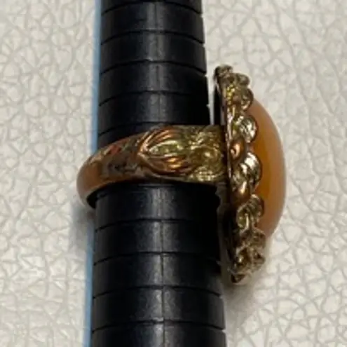 None Vintage Costume Jewelry Oval-Shaped Amber Stone Gold Tone Ring Size 9