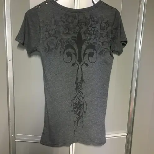 BKE THE BUCKLE // Women’s Gray V-Neck Short Sleeve Shirt, Medium