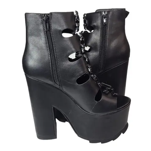 Y.R.U. Dreamscape Skull Buckles Platform Heels in Black Size 6