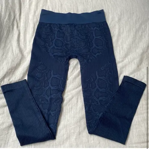 NIKIBIKI 2 Piece Activewear Set - Image 3