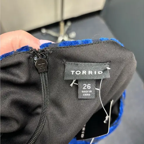 Torrid NWT! Women’s  At The Knee Velvet High Slit Dress Size 26