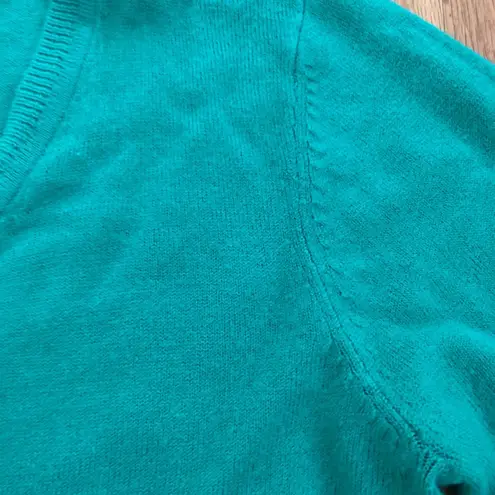 basic editions Women's V Neck Sweater M NWOT