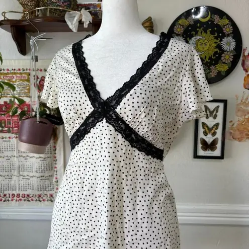 Old Navy  Women's Size XS Petite Babydoll Slip On Lace Trim Polka Dot Blouse