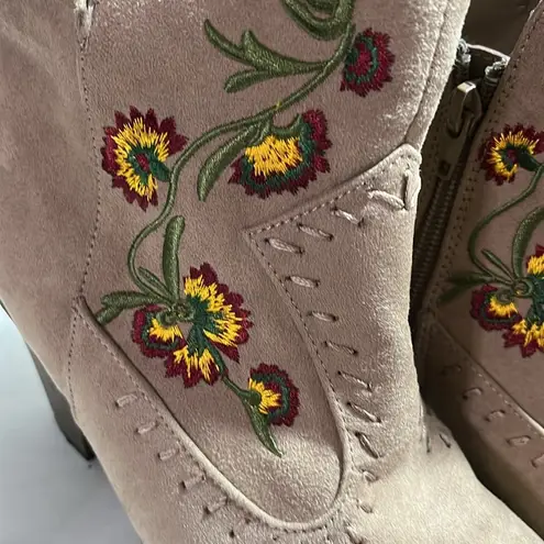 MIA  Ankle Booties MELROSE Embroidered Flowers Size 8