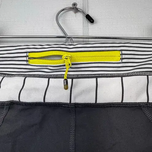 Lululemon  Run Inspire Crop II Gray Stripe Capri Leggings Zipped Pocket Athletic
