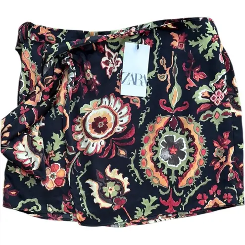 ZARA NWT  Black Floral Wrap Mini Skirt
Size Large