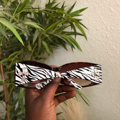 Y2K Mcbling Whimsygoth Gothic Baddie Cyber Vixen Trendy Streetwear Brown cross sunglasses rhinestone silver bedazzled studs Grunge Gorpcore Zebra Striped Oversize Round White Black #acubi Pink - Image 6