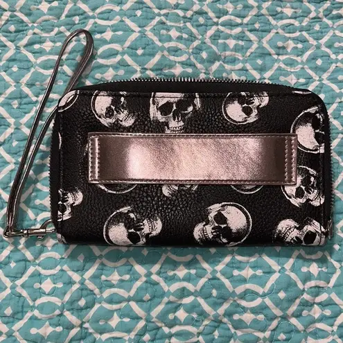 Skulls wristlet wallet zip close 3 pouch card holders 13 pro max fits halloween Black