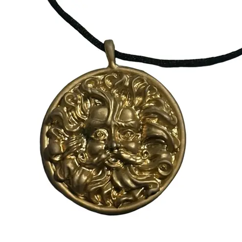 Wind Man Round 3D Gold Tone Man with Beard Face Pendant Necklace