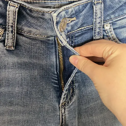 Silver Jeans Suki Mid Rise Distressed mid indigo wash Capri jeans size 30